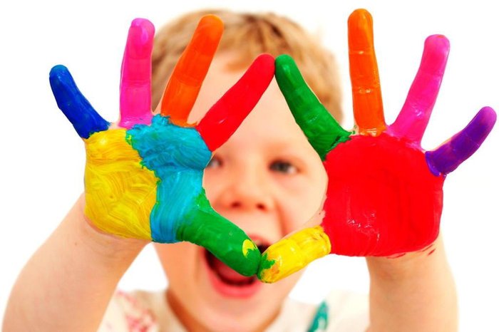 “A Magia das Brincadeiras de Criança: Criatividade e Aprendizado em Ação”